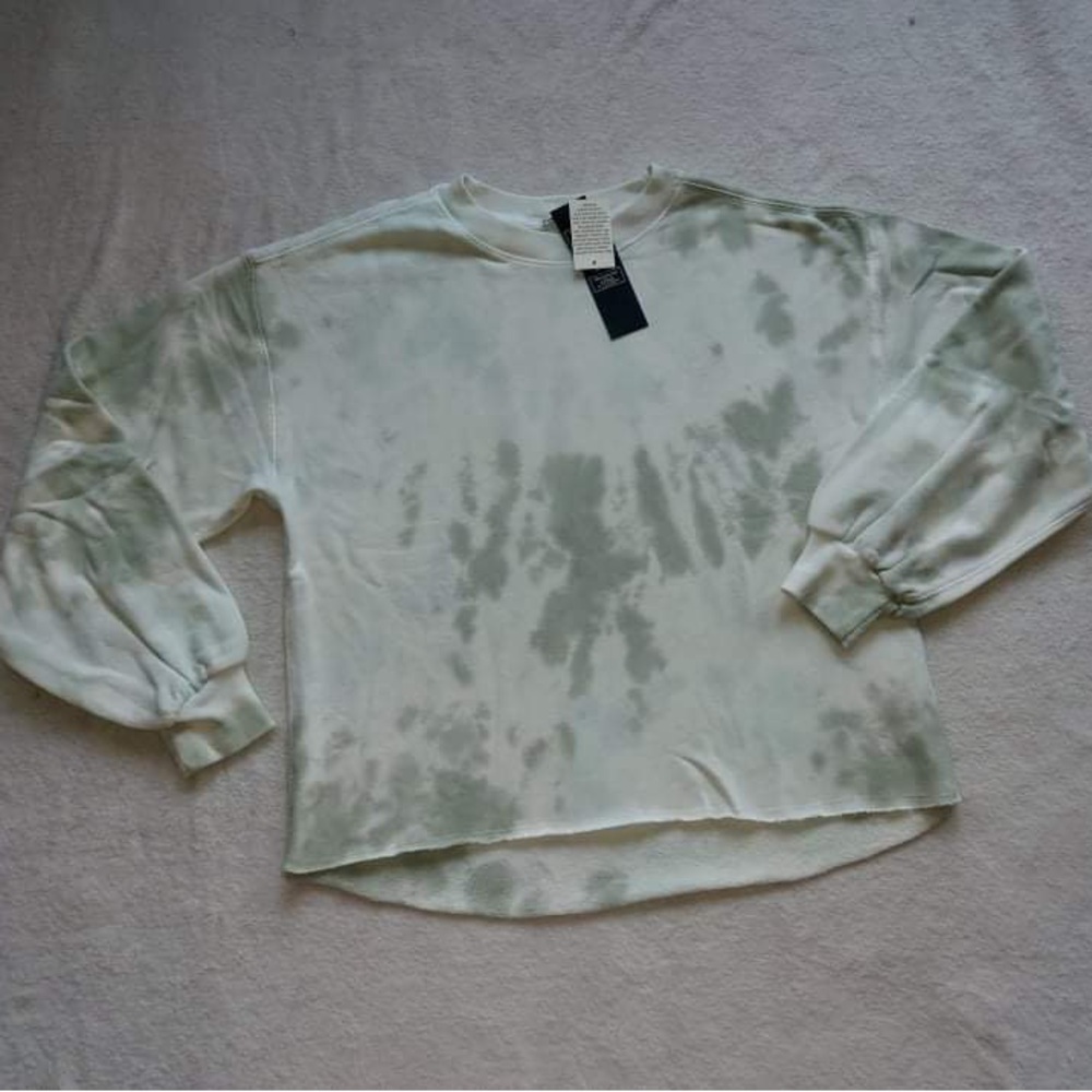 Abercrombie And Fitch Sweater size Small NWT
